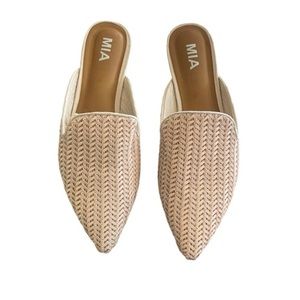 Weaved mule sandals size 8